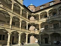 arkádové nádvoří