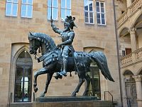 Stuttgart - jezdecká socha vévody Eberharda I. Bradatého z Württembergu  (Reiterdenkmal für Herzog Eberhard im Bart von Württemberg)