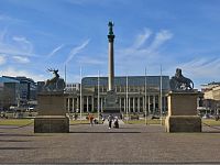 Zámecké náměstí z nádvoří Nového zámku