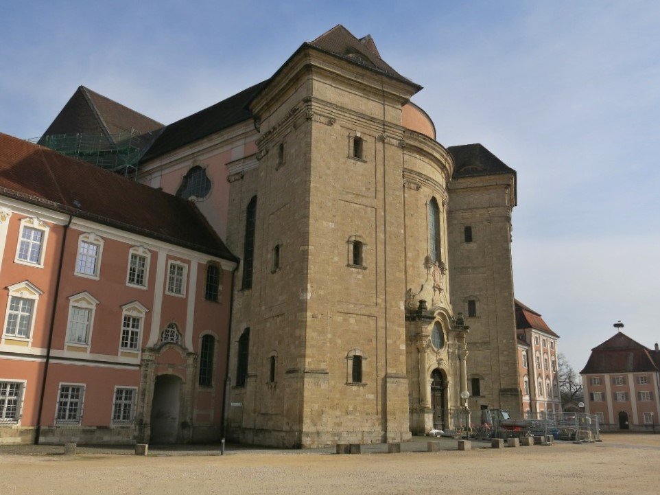 Klášter Wiblingen u Ulmu II. – hlavní klenoty, kostel sv. Martina a rokokový Knihovní sál  (Kloster Wiblingen bei Ulm II. – Kunstwerke, Klosterkirche und Bibliothekssaal)