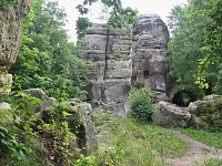 Broumovsko podruhé, III. část  (Suchý Důl, Ticháčkova kaple, Skály u Teplic nad Metují, zámek i skalní hrad Bischofstein a rozhledna Čáp v Adršpašsko-teplických skalách)