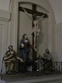 Ukřižování ve vstupní části