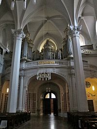 západní část s kruchtou