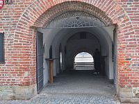 průchod Vodními kasárnami