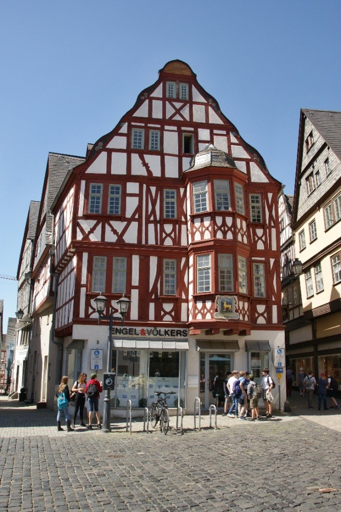 Limburg nad Lahnou – dům U Zlatého jelena  (Limburg an der Lahn – Haus Zum Goldenen Hirsch)