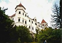 Skorocísařské Konopiště, zahradníkovo Jemniště, královský Křivoklát a Brutusův Rakovník  (přípražské retro 2002, I. část)