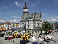 Masarykovo náměstí s radnicí a morovým sloupem