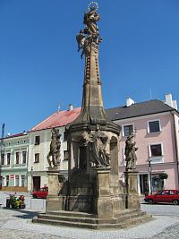 Náměstí Přemysla Otakara s morovým sloupem