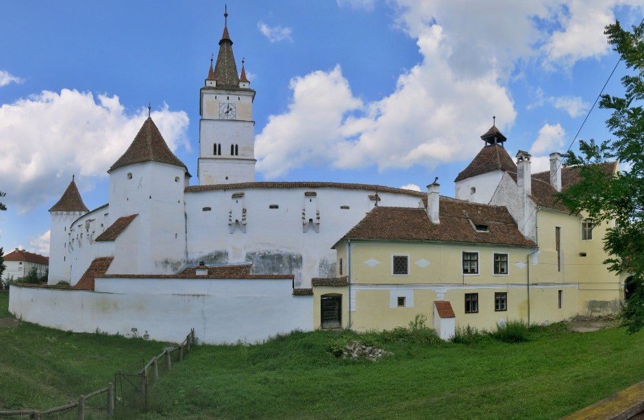 Harman – opevněný kostel, skvost v barvách UNESCO  (Hărman - Biserica fortificată)