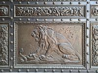 detail vstupních dveří