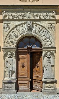renesanční figurální portál