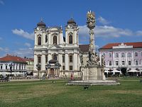 katedrála sv. Jiří a morový sloup