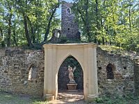 Romantické toulání parkem Cibulka aneb přírodní krásy mezi kamennou rozhlednou, čínským pavilonem, jezírky, studánkami a sochami antických bohů  (Praha – Košíře)