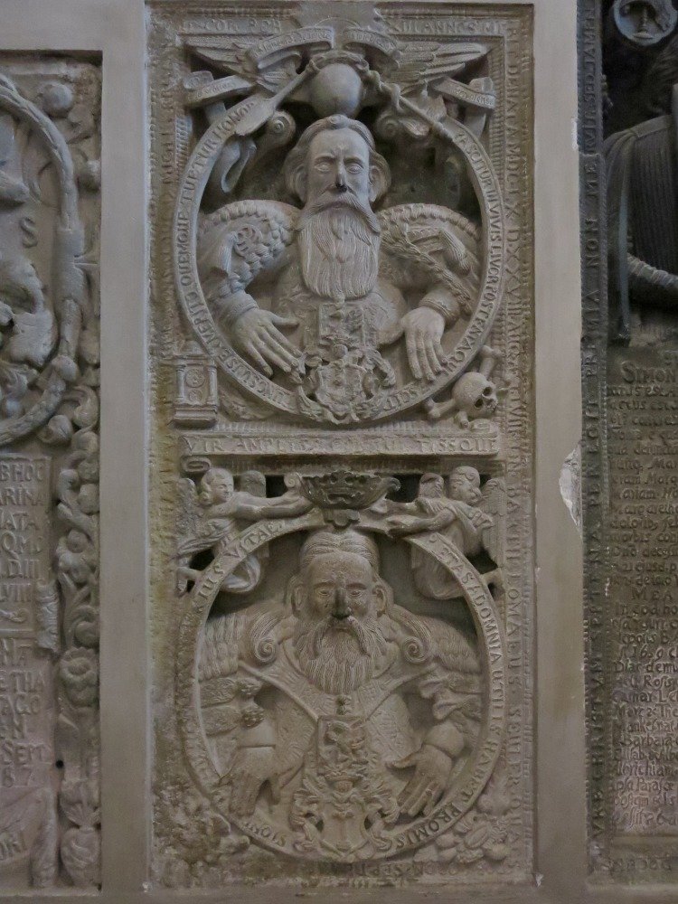 Brašov – náhrobky v Černém kostele  (Brașov - pietre funerare în Biserica Neagră)