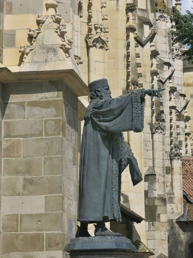 Brašov – socha Johannese Honteruse  (Brașov - Statuia lui Johannes Honterus)