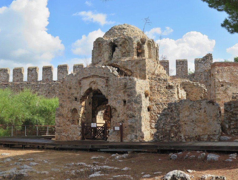 Alanya – byzantský kostel v pevnosti  (İç Kale Bizans Kilisesi)