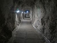 Gibraltar – vojenské skalní chodby / Velké obléhací tunely  (Great Siege Tunnels / Upper Galleries)