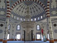 interiér mešity Bacoğlu Cami