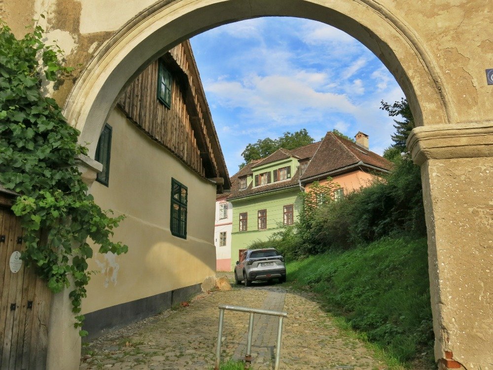 Velký okruh Rumunskem aneb mezi Drákulovou Transylvánií a  Ceaușescovou Bukureští II. (Šegešvár, Predeal, Sinaia, zámky Peles a Pelisor, pohoří Bucegi)