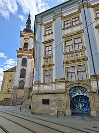jezuitská škola a kostel P.M. Sněžné