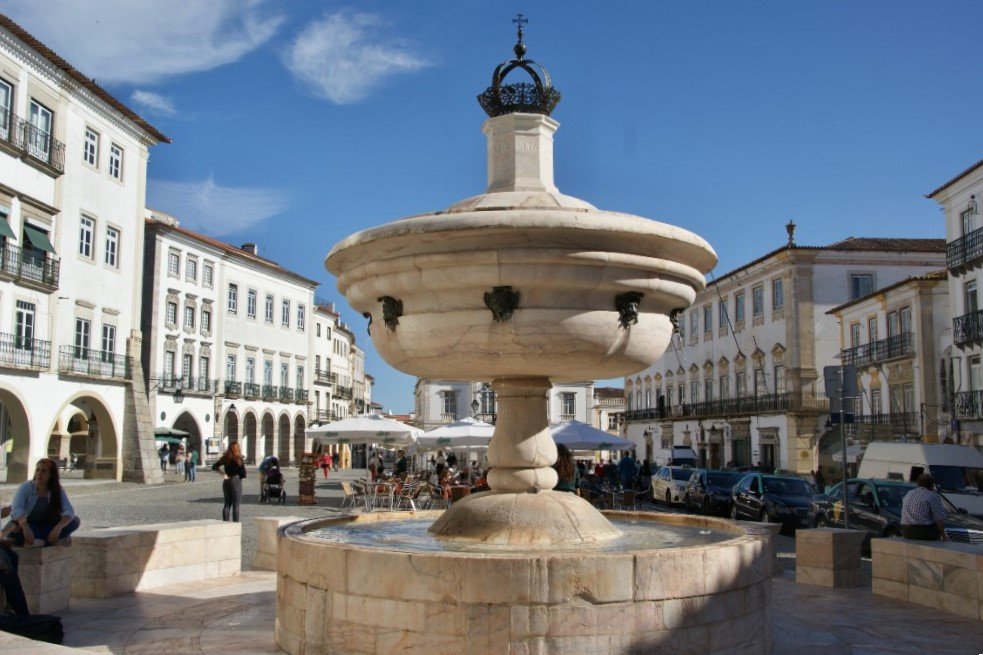 Évora – náměstí Giraldo  (Praça de Giraldo)