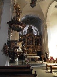 interiér kostela Zvěstování Panny Marie