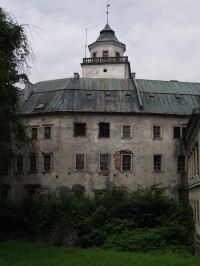 tzv. Černá věž - jediný zachovaný prvek pův. gotického hradu 