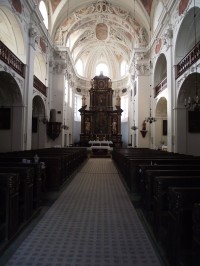 interiér barokního kostela Nejsvětější Trojice