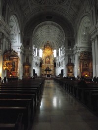 interiér jezuitského kostela St. Michael