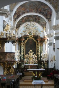 interiér kostela Všech svatých