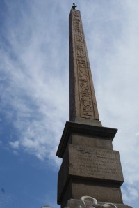 antický obelisk