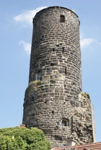 věž