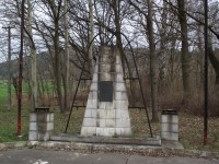Bratrušov – Památník obětem II. světové války na Bratrušovské střelnici