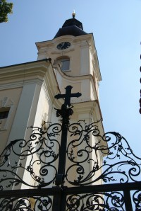 věž a hřbitovní brána