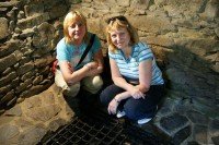 dvě žíznící sestry nad studnou