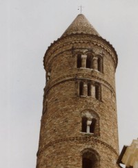vrchol zvonice z 9. stol.