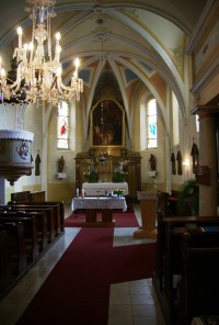 interiér bratrušovského kostela Všech Svatých