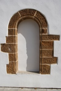 zazděný románský portál