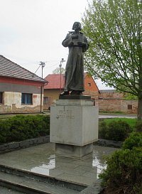 Pomník Mistra Jana Husa v Pečkách