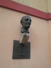 Busta loutkáře Gustava Noska v Chebu