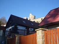 Michalovice-hrad s šikmou věží zvanou Putna