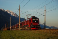 21.10.2010 - Railjet s 1116.222 v posledních paprsích slunce směřuje vstříc Bregenzu u stanice Schwaz © Josef Vendolský