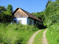 Domek z nepálených cihel, Žítková - Boky