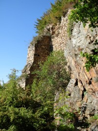 Skalní stěny nad Oslavou