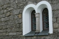 Okno kostela sv. Víta