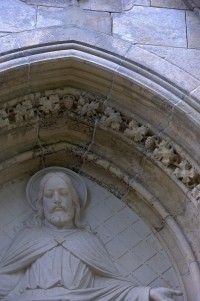 Detail portálu kostela sv. Františka z Assisi