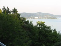 pohled z vyhlídky na jezero