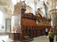 Kostelní chórové lavice