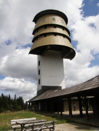 Hrdě se zvedá k obloze bývalá radarová věž