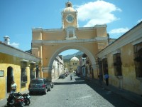 Ulice v městě Antigua, Guatemala